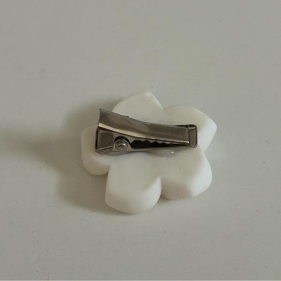 Plumeria White and Yellow Hair Clip Hawaiian Flower (NWOT) - Picture 2 of 6